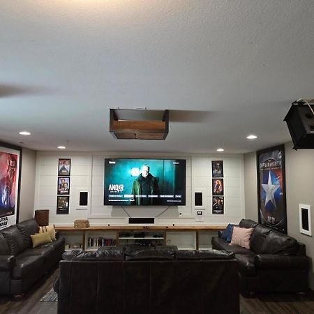 Вілла Premier Retreat With Hot Tub, Theater & Pool Table Hollister Екстер'єр фото