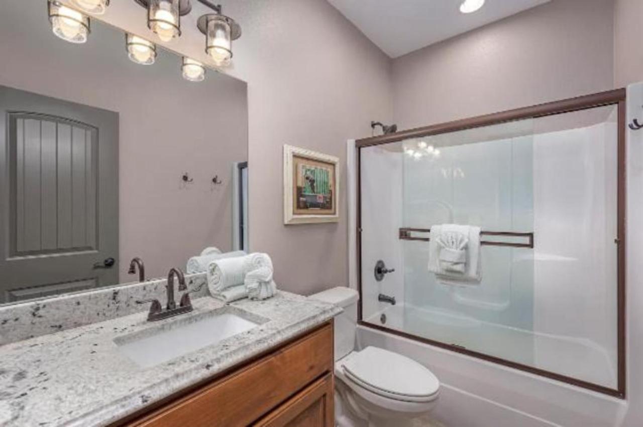 Вілла Premier Retreat With Hot Tub, Theater & Pool Table Hollister Екстер'єр фото