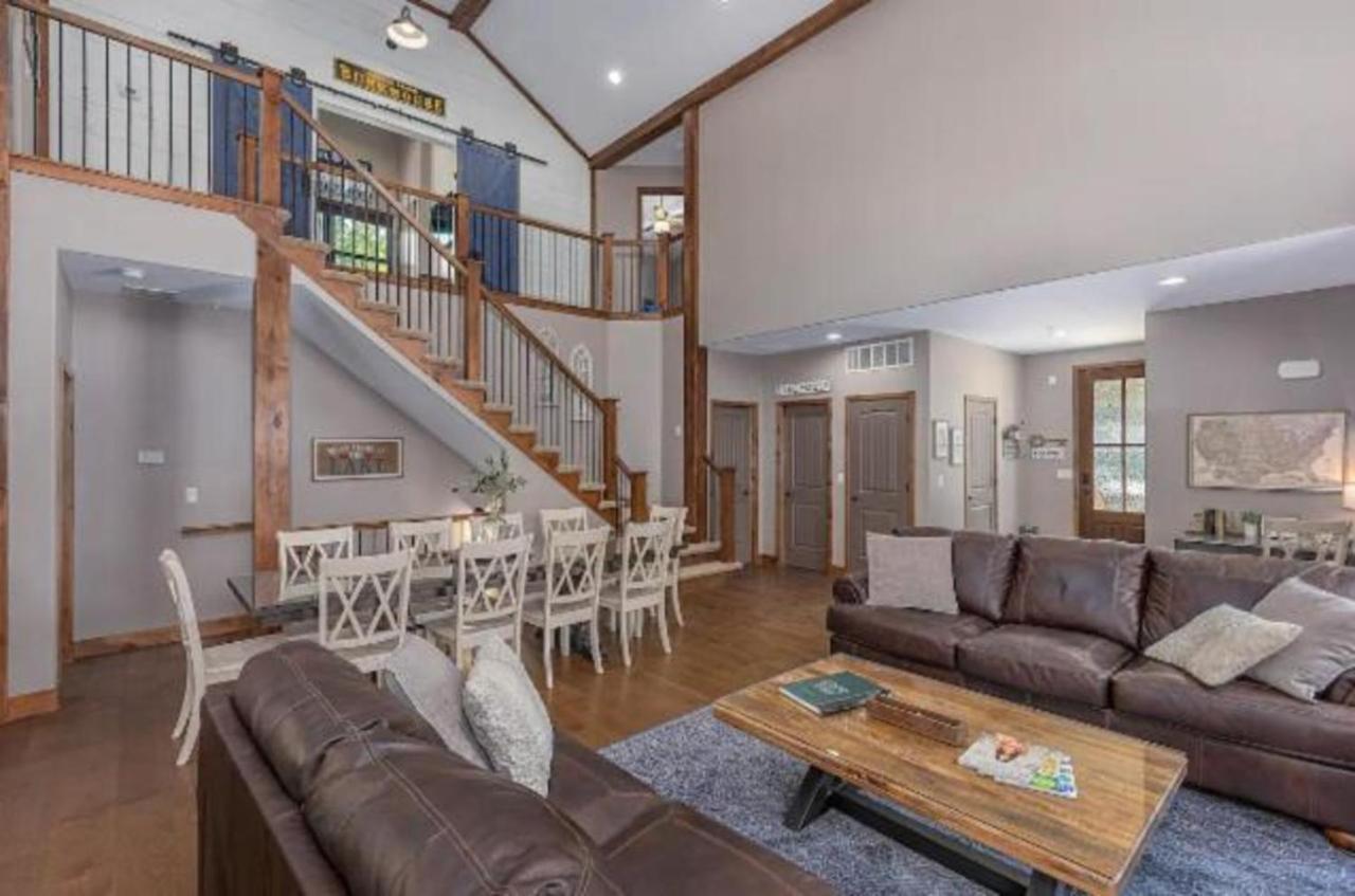 Вілла Premier Retreat With Hot Tub, Theater & Pool Table Hollister Екстер'єр фото
