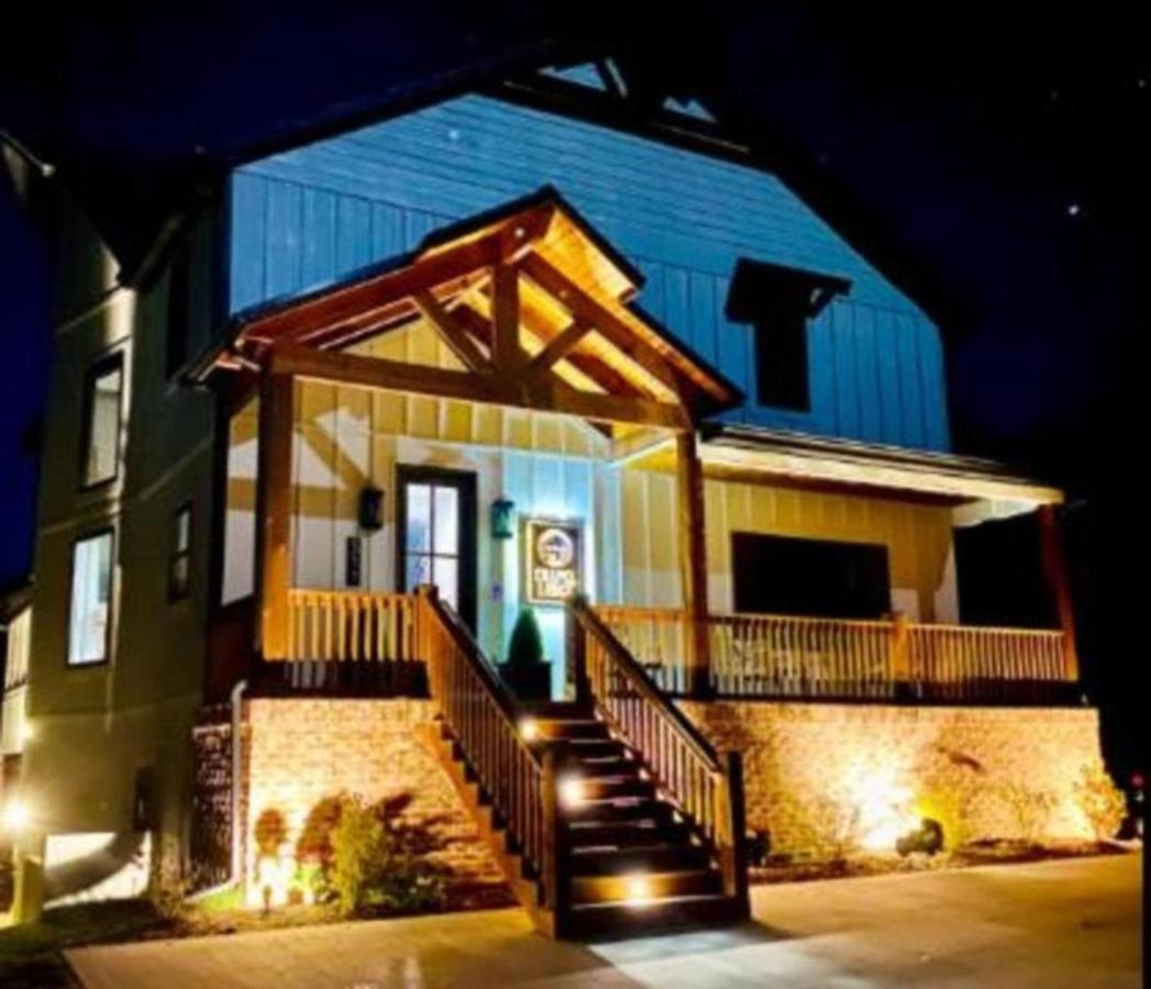 Вілла Premier Retreat With Hot Tub, Theater & Pool Table Hollister Екстер'єр фото